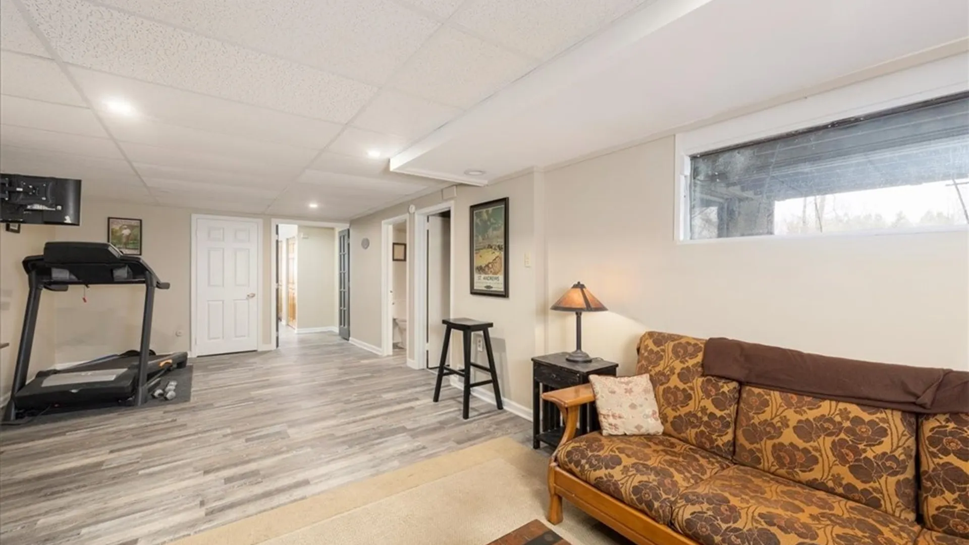 Property at 37 Tunbridge Walke, Aurora, NY 14052 4