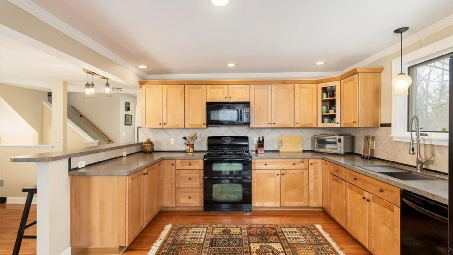 Property at 37 Tunbridge Walke, Aurora, NY 14052 7