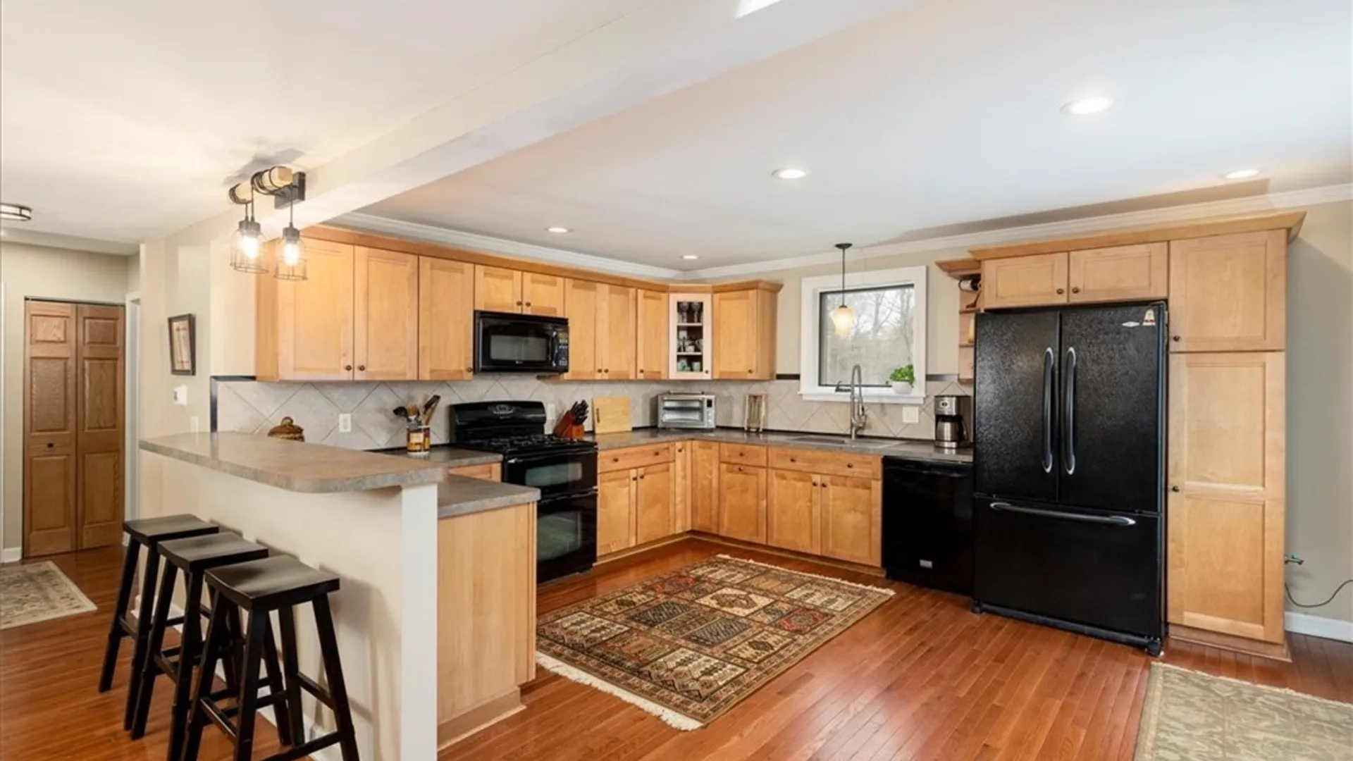 Property at 37 Tunbridge Walke, Aurora, NY 14052 8