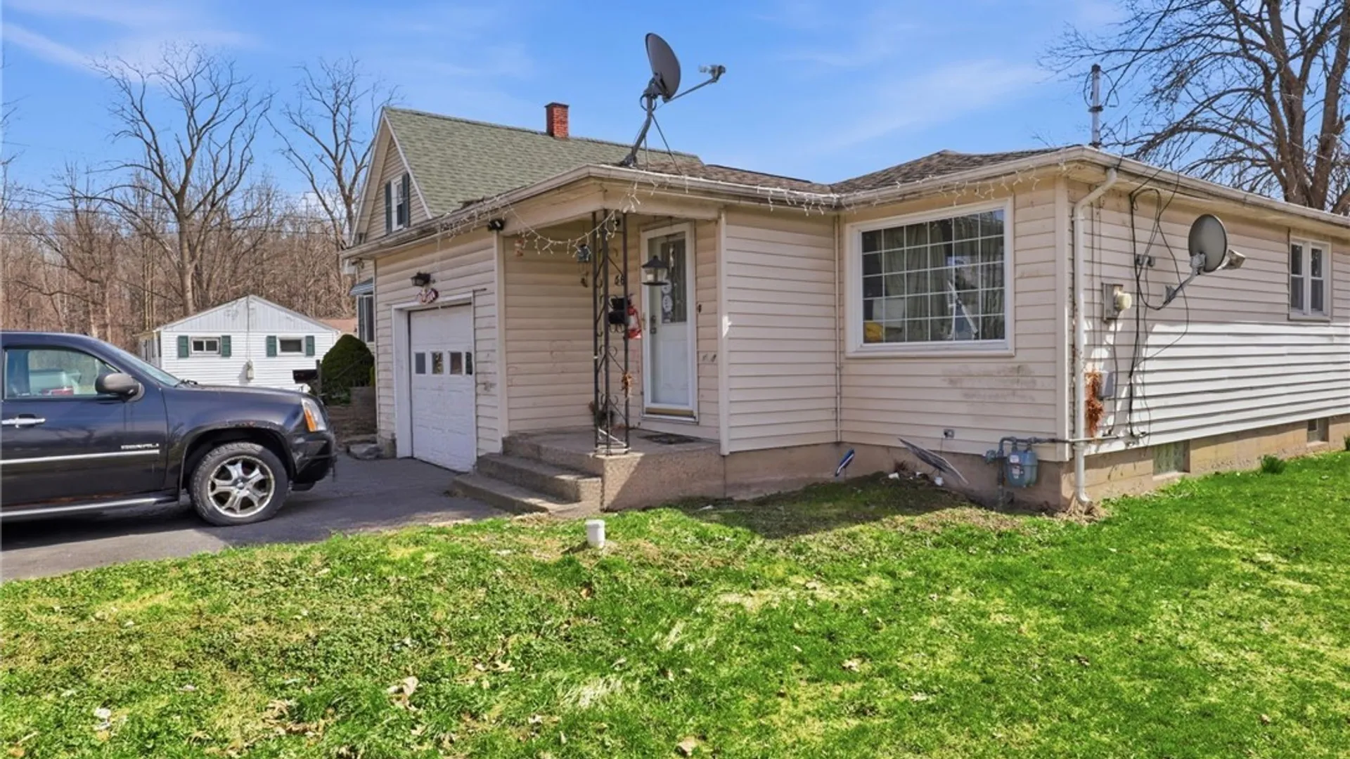 Property at 361 Rumbold Avenue, North Tonawanda, NY 14120 2