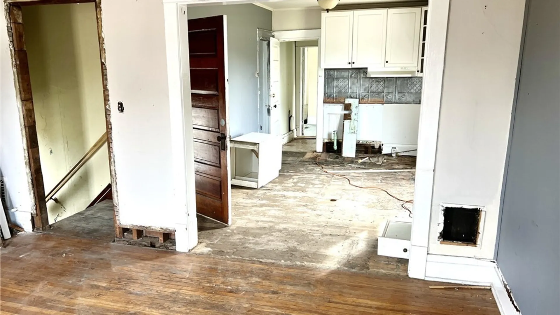 Property at 1113 Main Street, Niagara Falls, NY 14301 4
