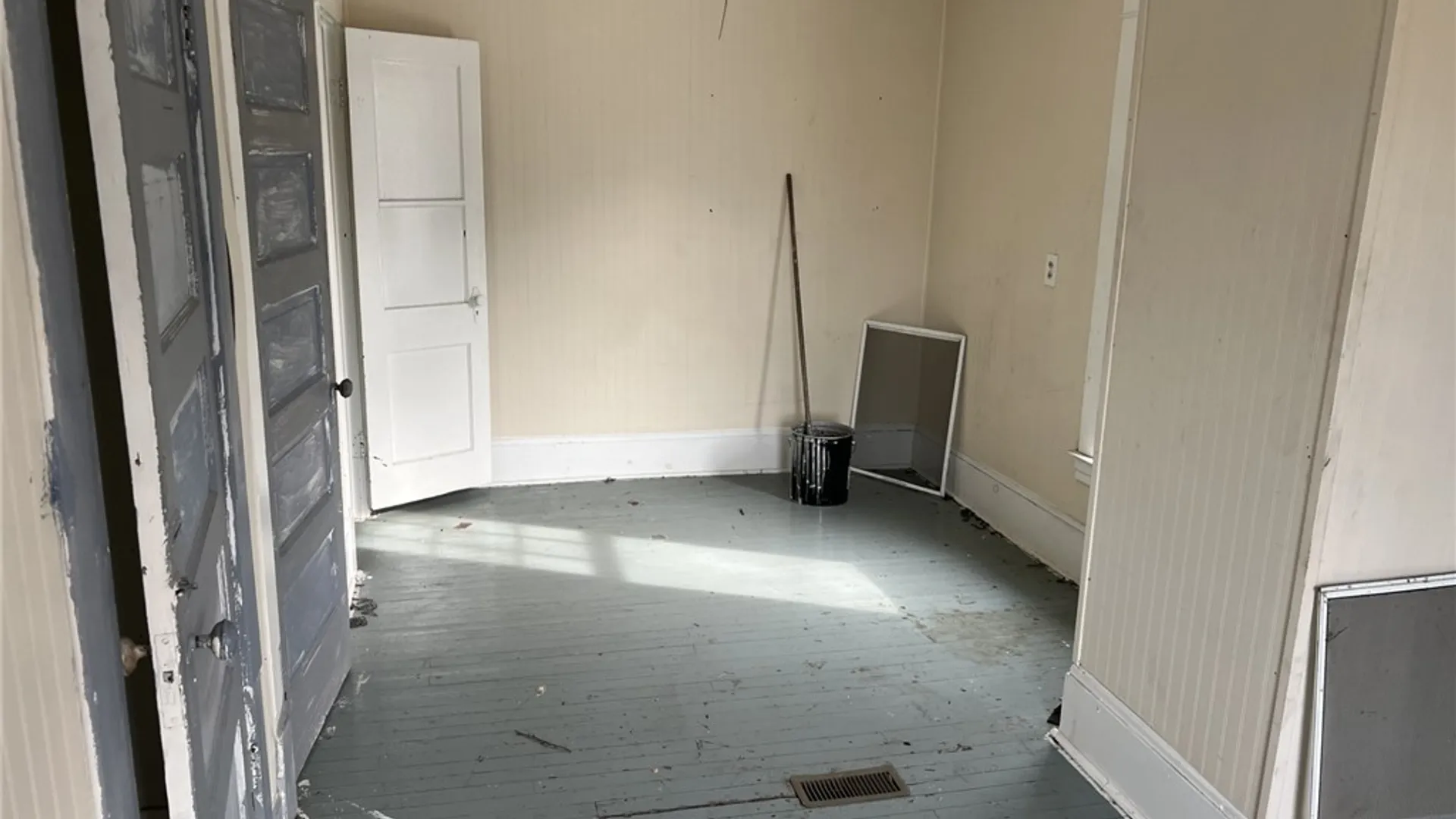Property at 1113 Main Street, Niagara Falls, NY 14301 6