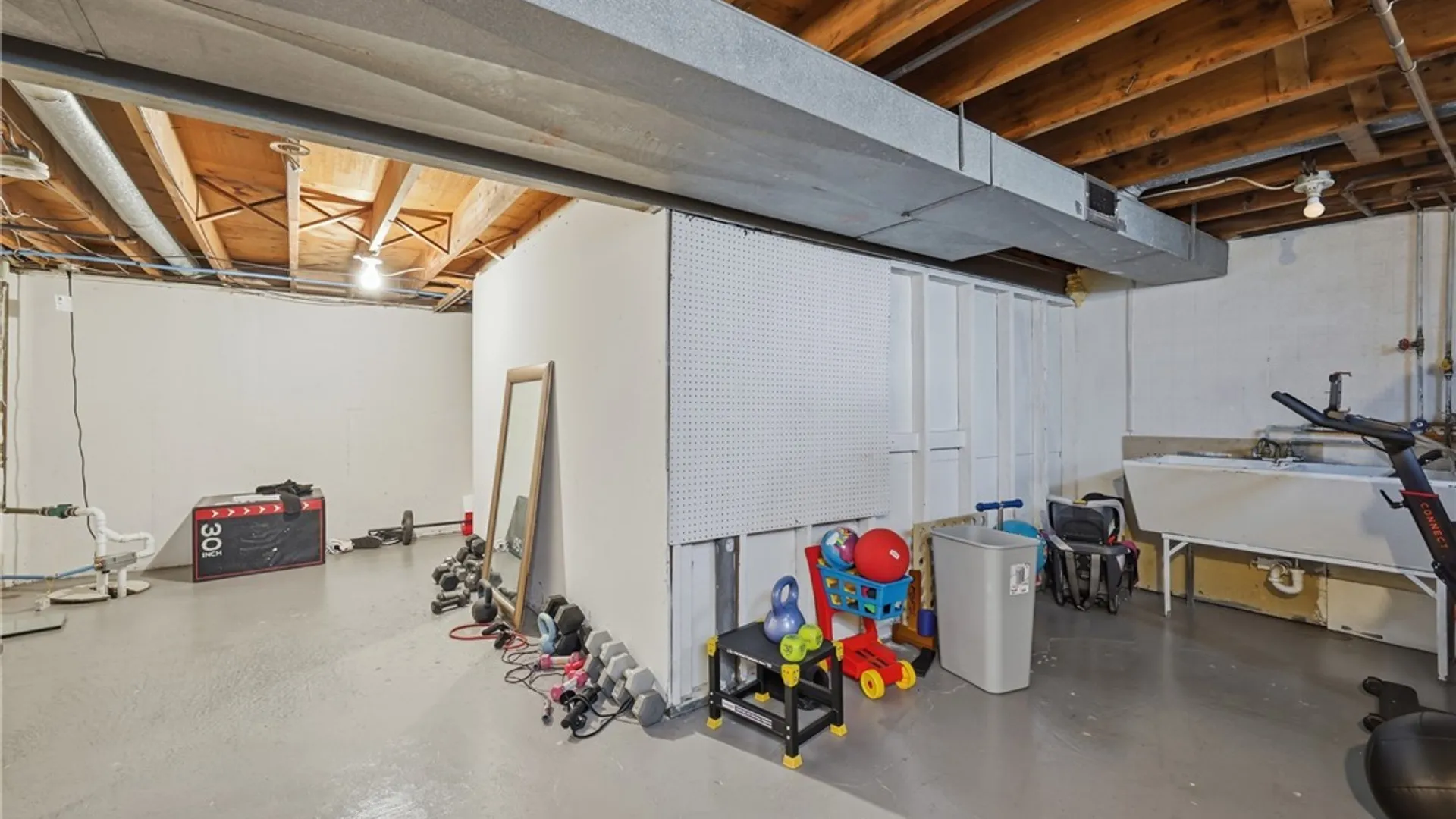 Property at 54 Creekside Drive, Cheektowaga, NY 14227 35