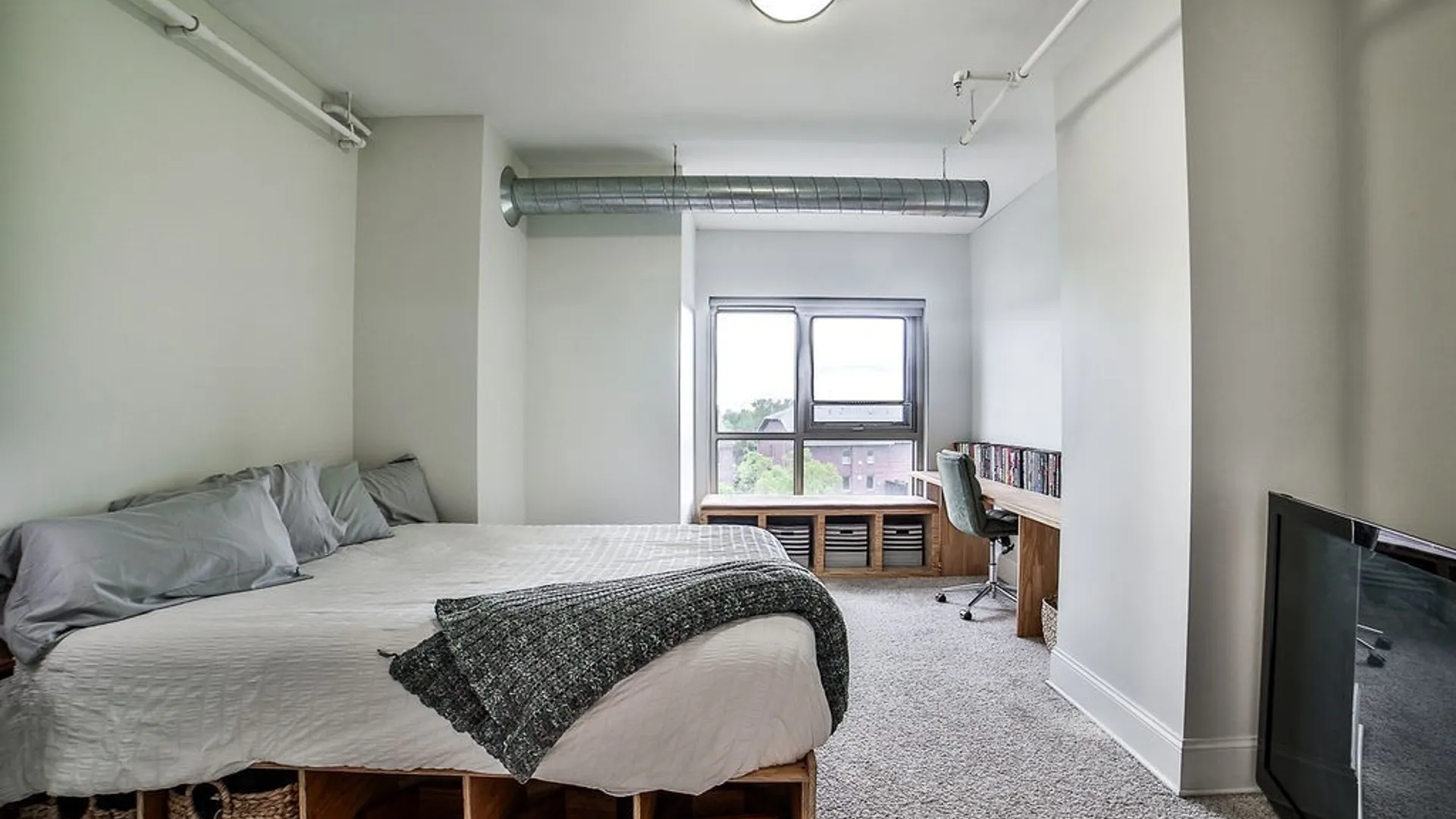 Property at 132 Lakefront Boulevard, Buffalo, NY 14202 5