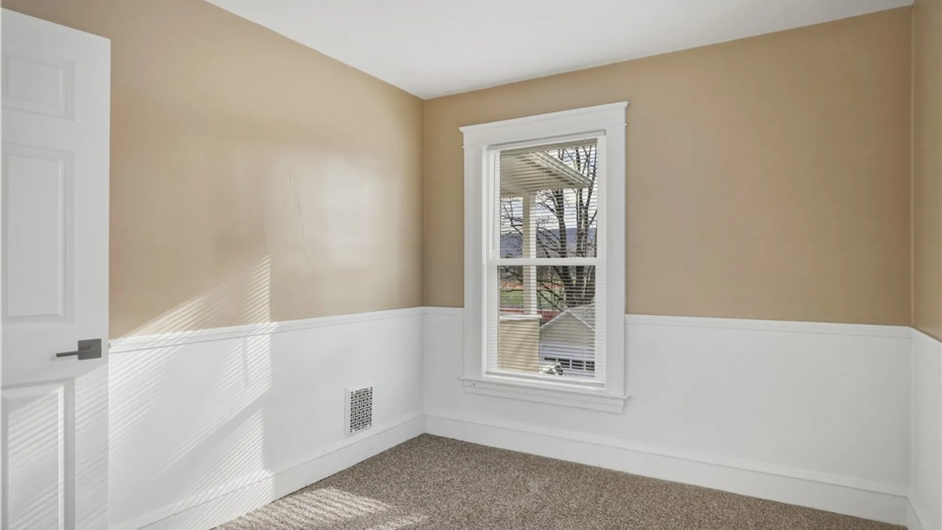 Property at 110 Oakwood Avenue, Elmira, NY 14903 28