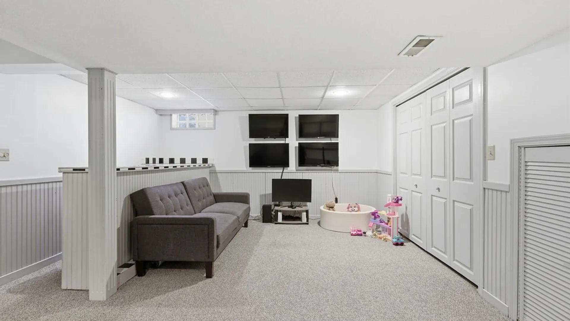 Property at 8215 Beehive Circle, Clay, NY 13090 37