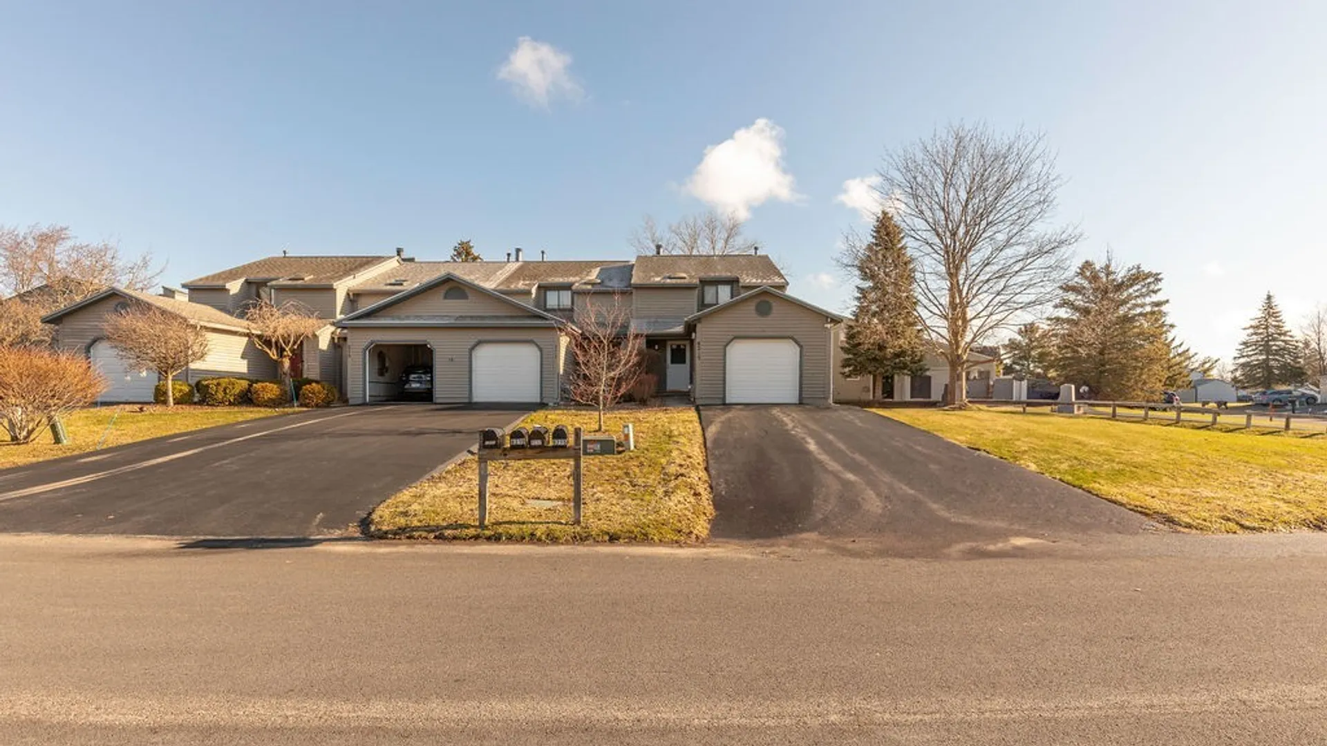 Property at 8215 Beehive Circle, Clay, NY 13090 41