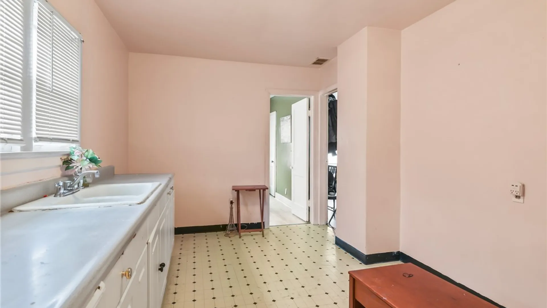 Property at 3023 Orleans Avenue, Niagara Falls, NY 14303 24