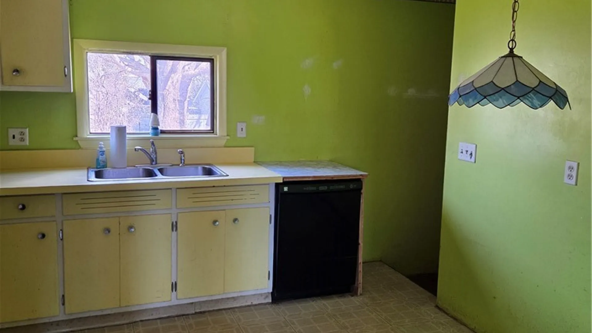 Property at 220 Pleasantview Drive, Salina, NY 13088 10