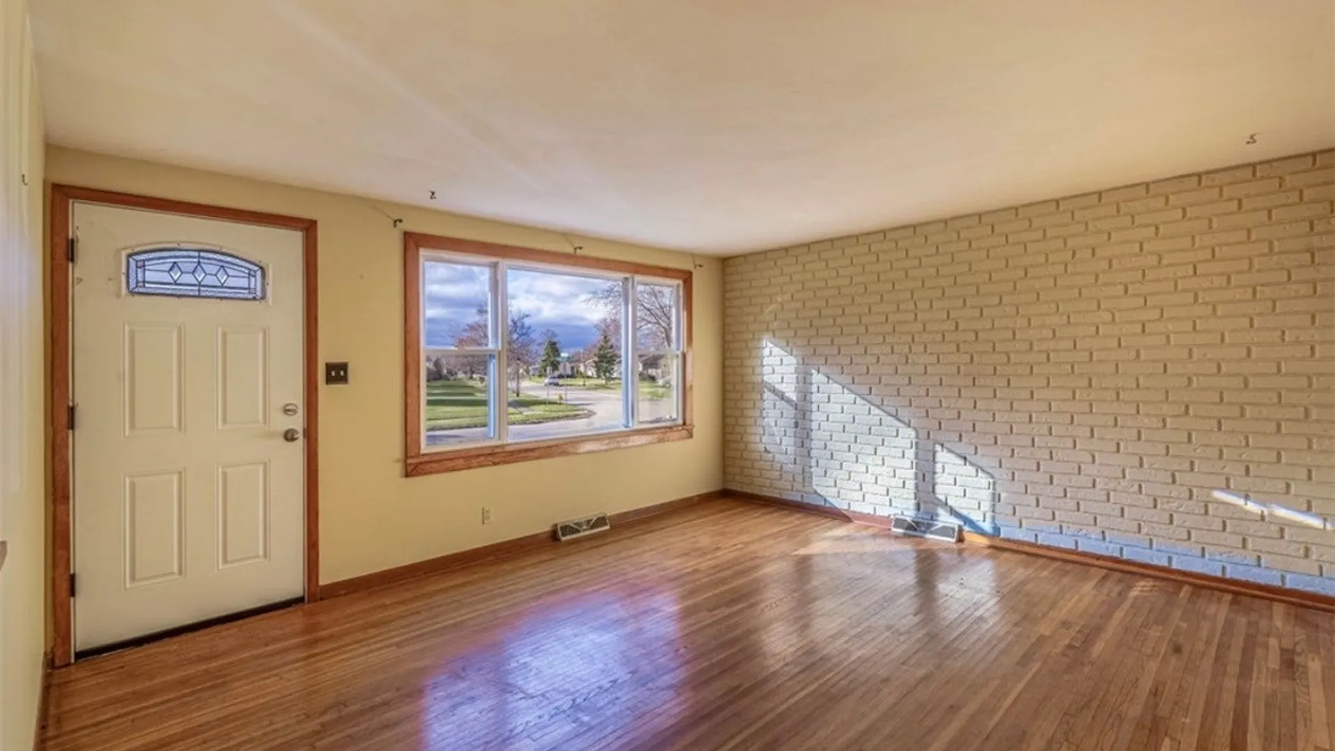 Property at 82 Surfside Parkway, Cheektowaga, NY 14225 3