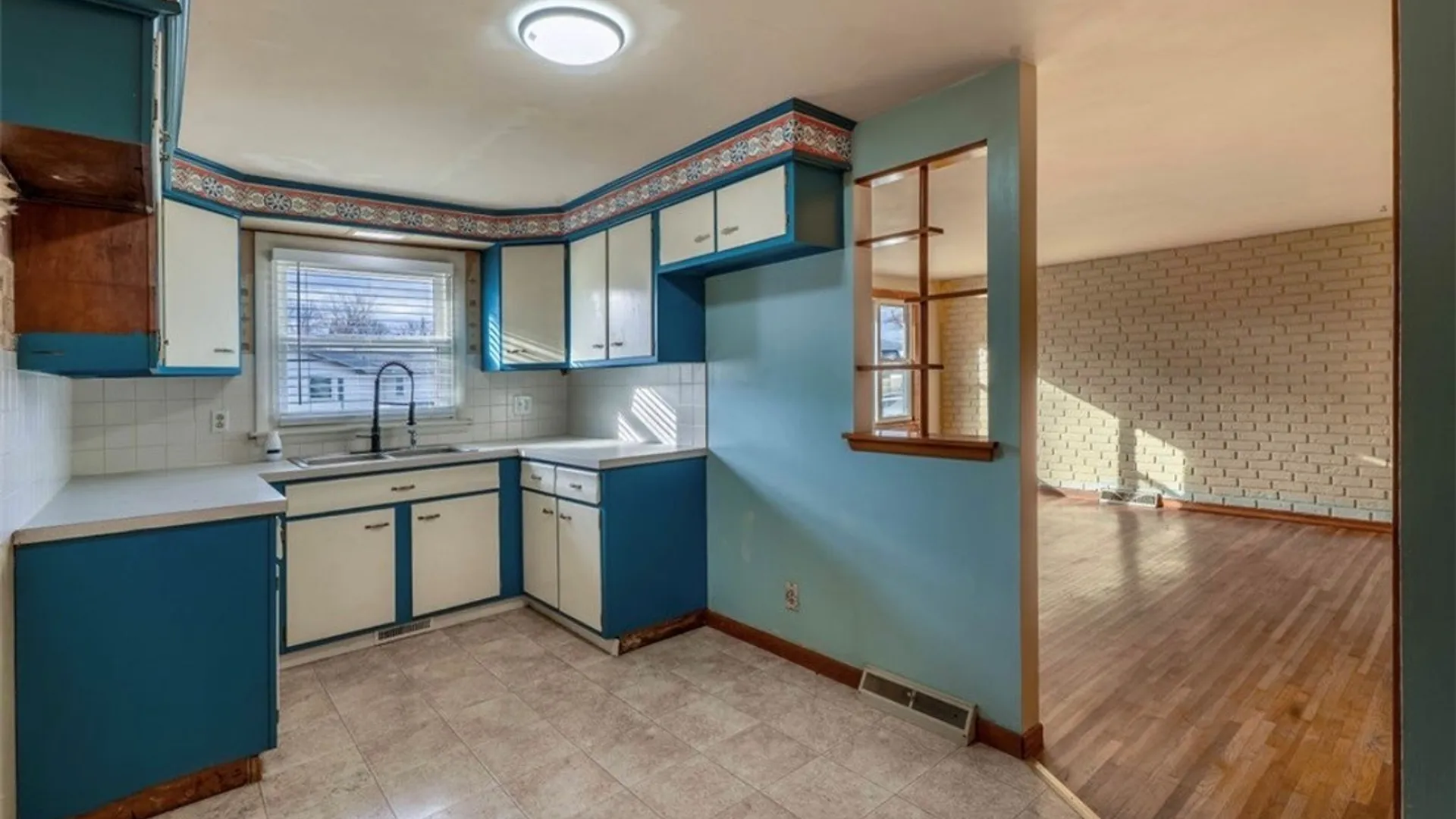 Property at 82 Surfside Parkway, Cheektowaga, NY 14225 5