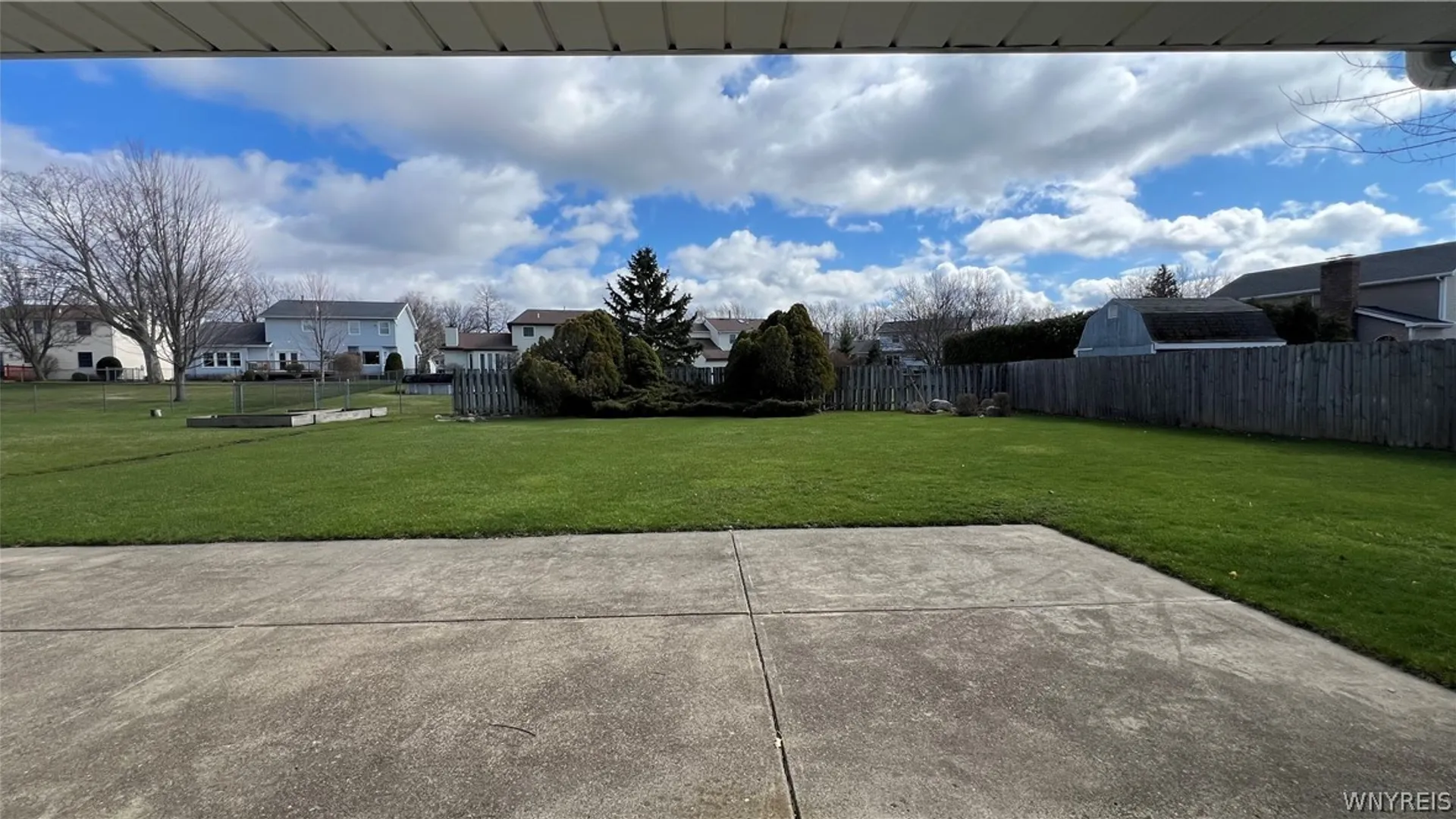 Property at 204 Holiday Lane, Hamburg, NY 14075 4