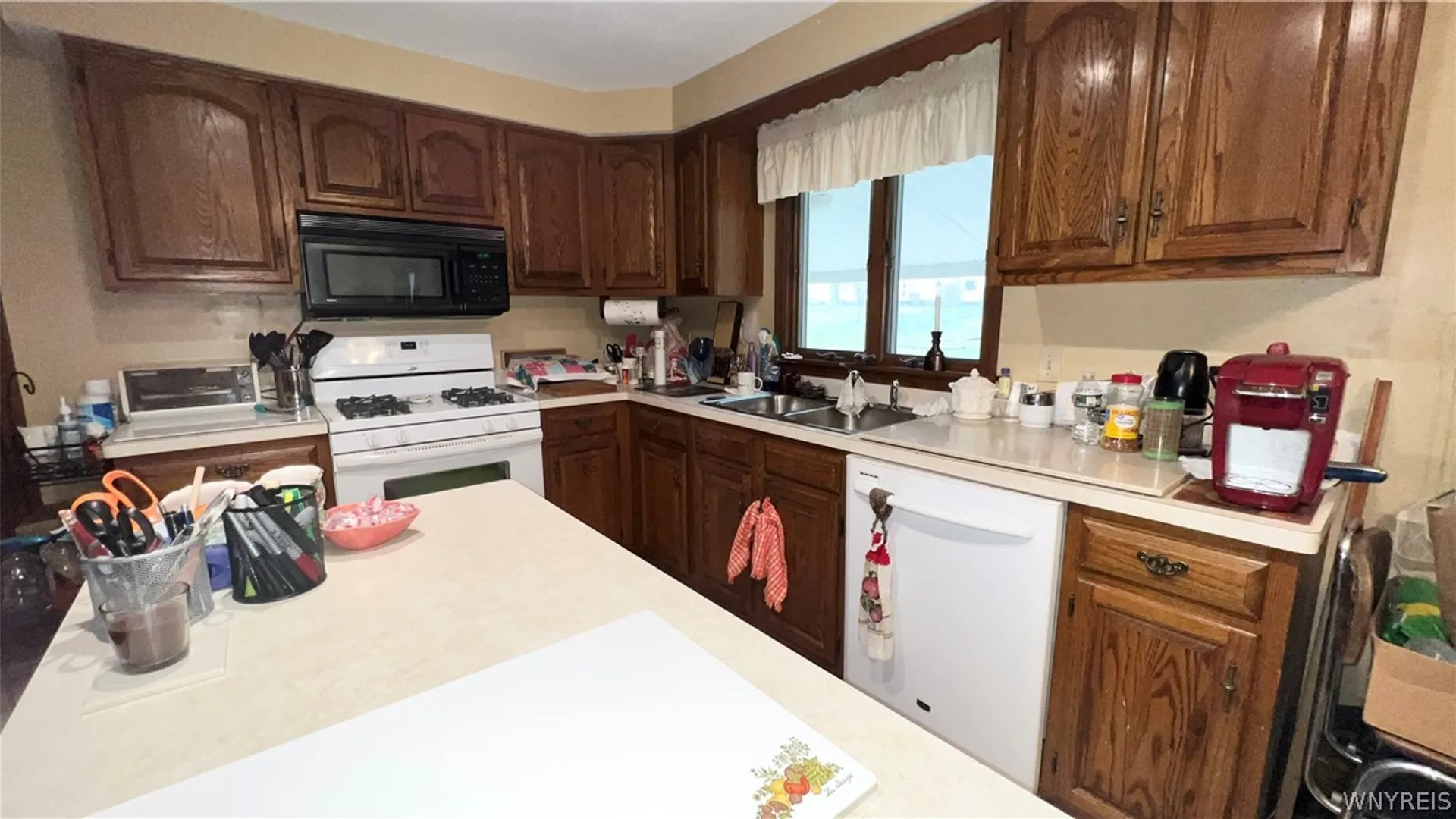 Property at 204 Holiday Lane, Hamburg, NY 14075 9
