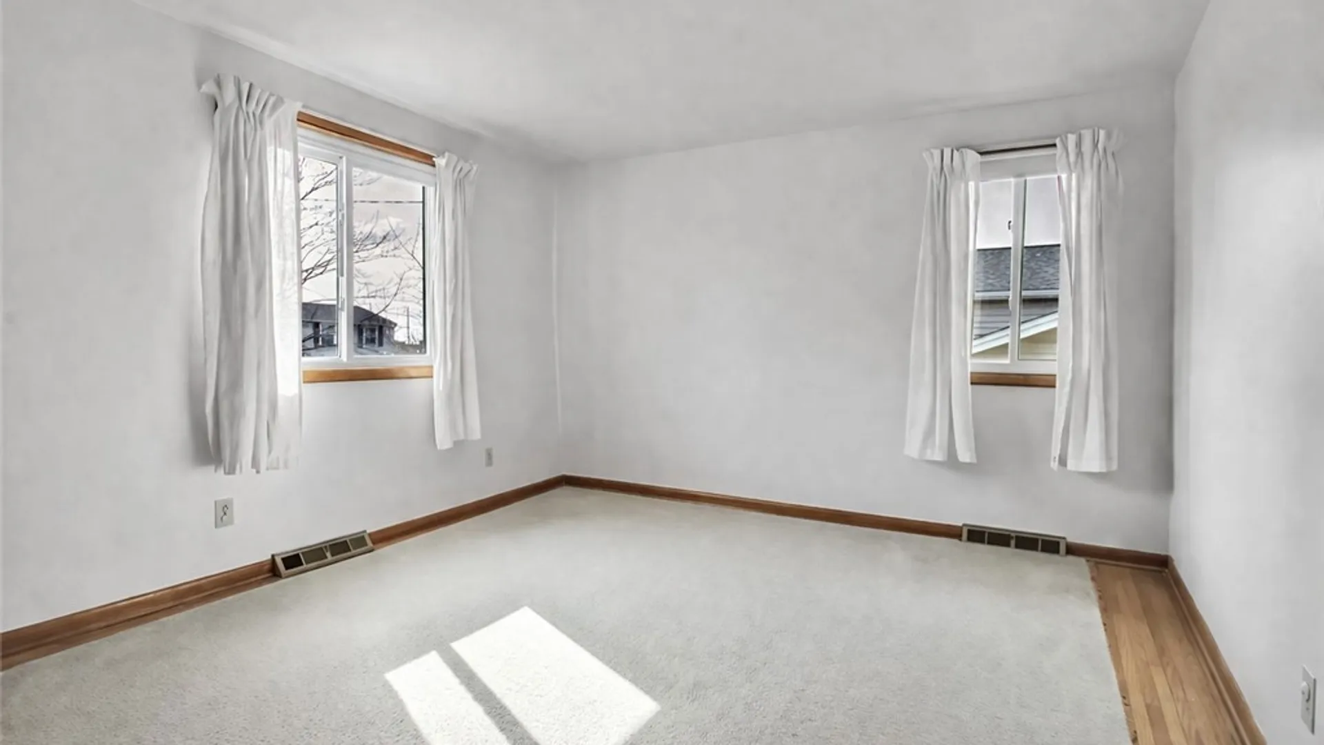 Property at 378 Creek Drive, Cheektowaga, NY 14043 15