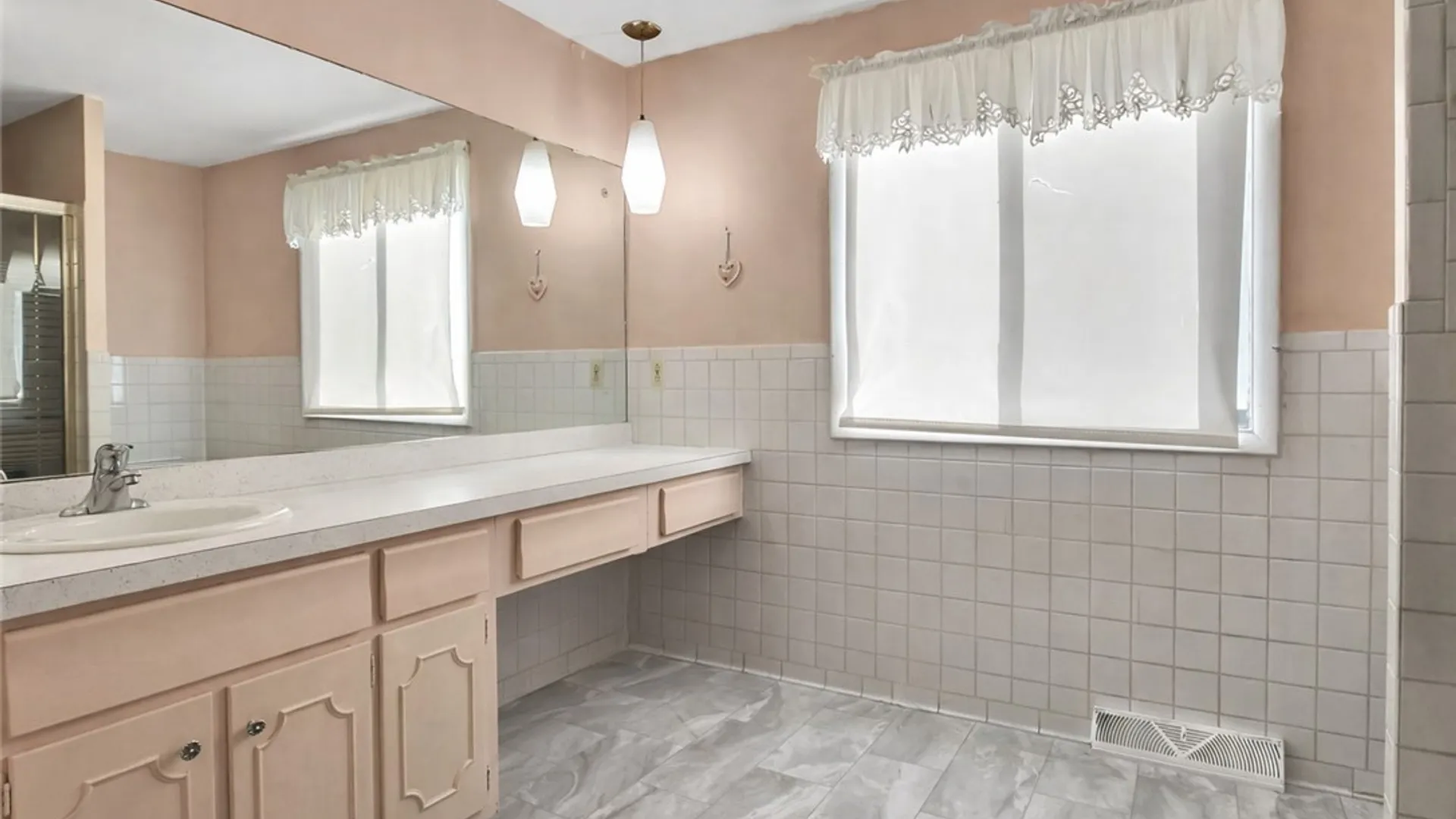 Property at 378 Creek Drive, Cheektowaga, NY 14043 16