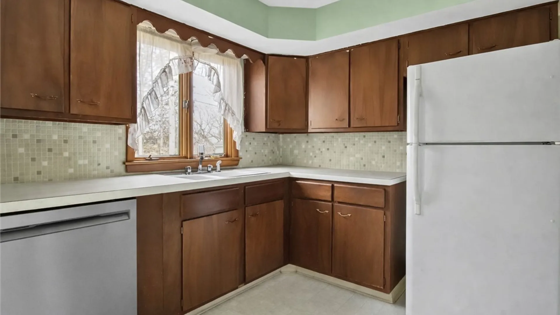 Property at 378 Creek Drive, Cheektowaga, NY 14043 9