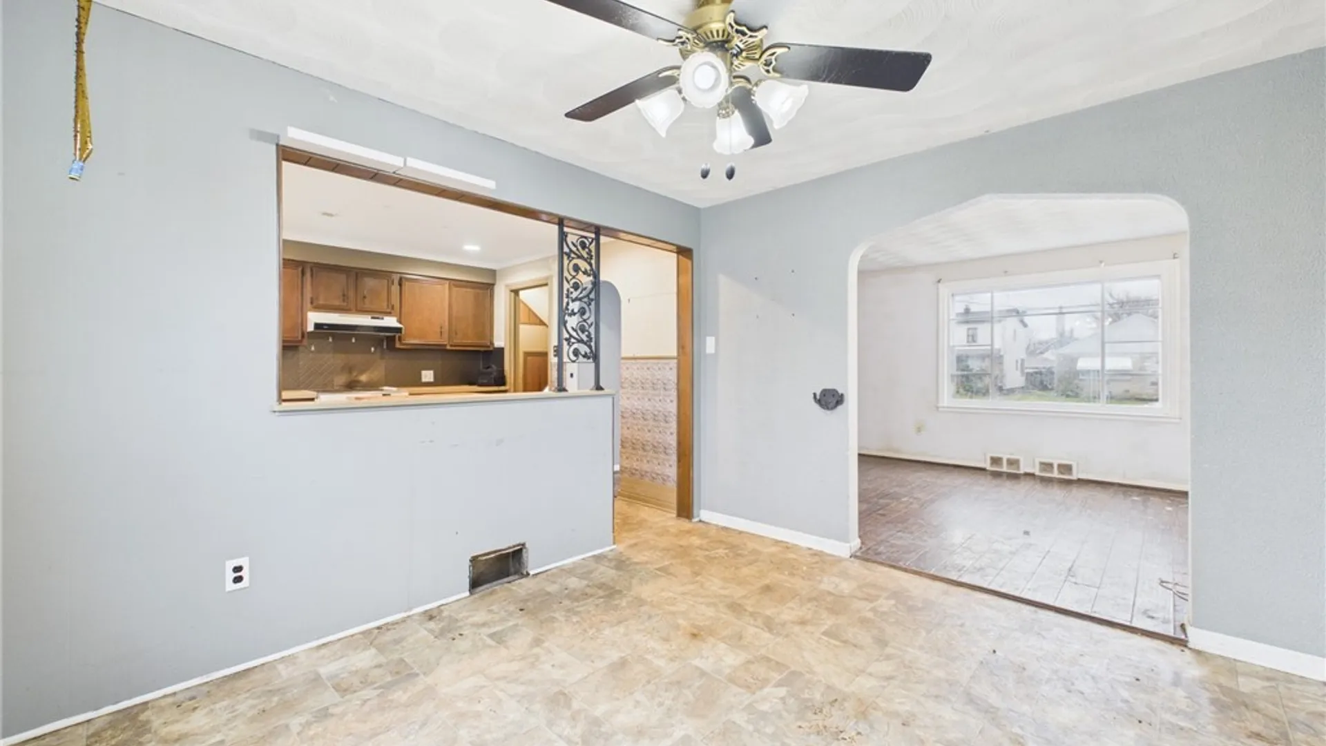 Property at 2733 Independence Avenue, Niagara Falls, NY 14301 10