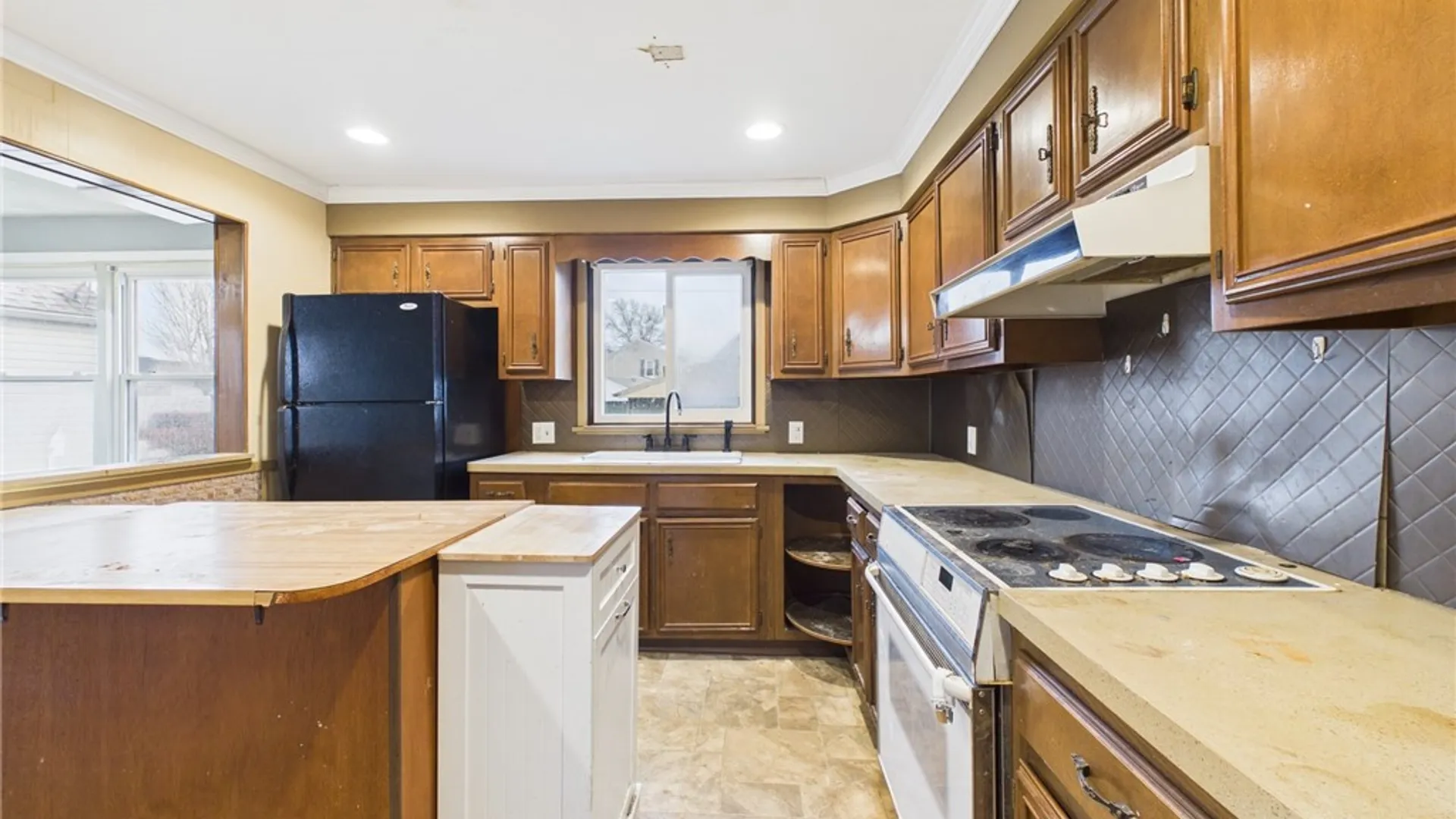 Property at 2733 Independence Avenue, Niagara Falls, NY 14301 12