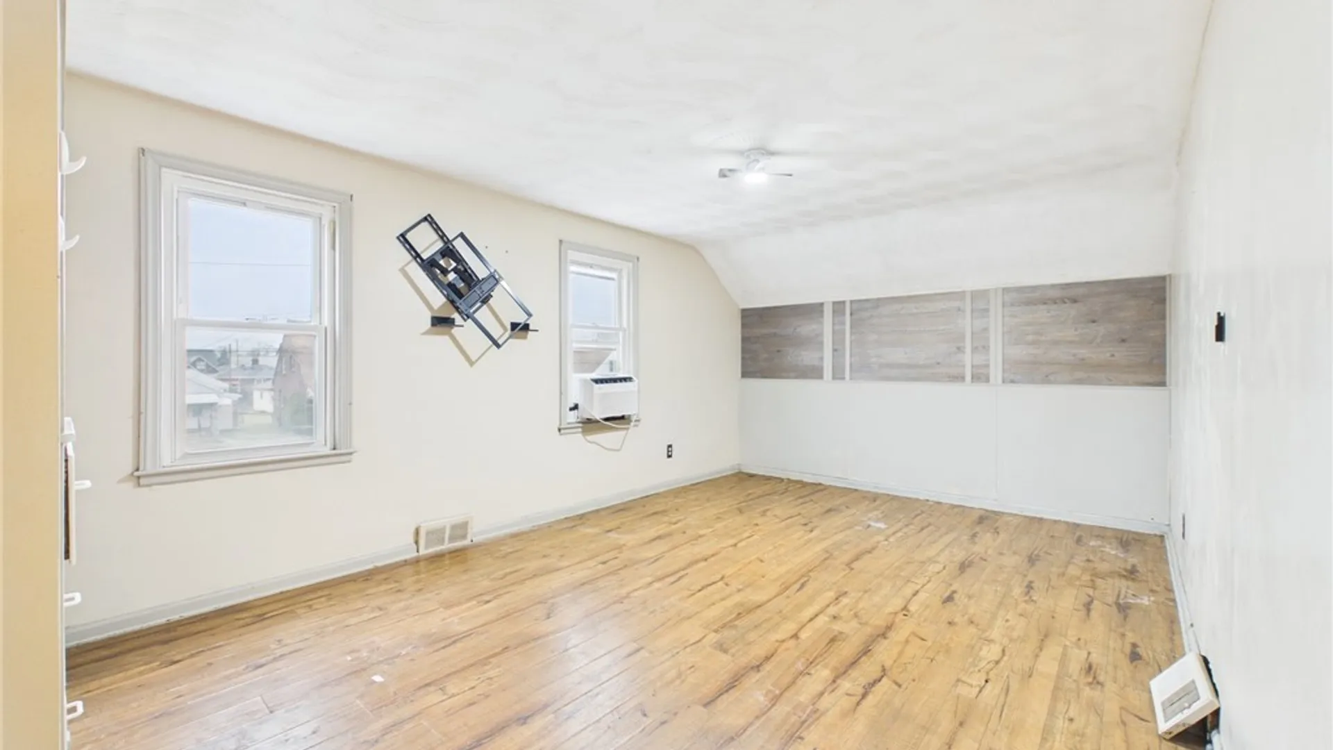 Property at 2733 Independence Avenue, Niagara Falls, NY 14301 14