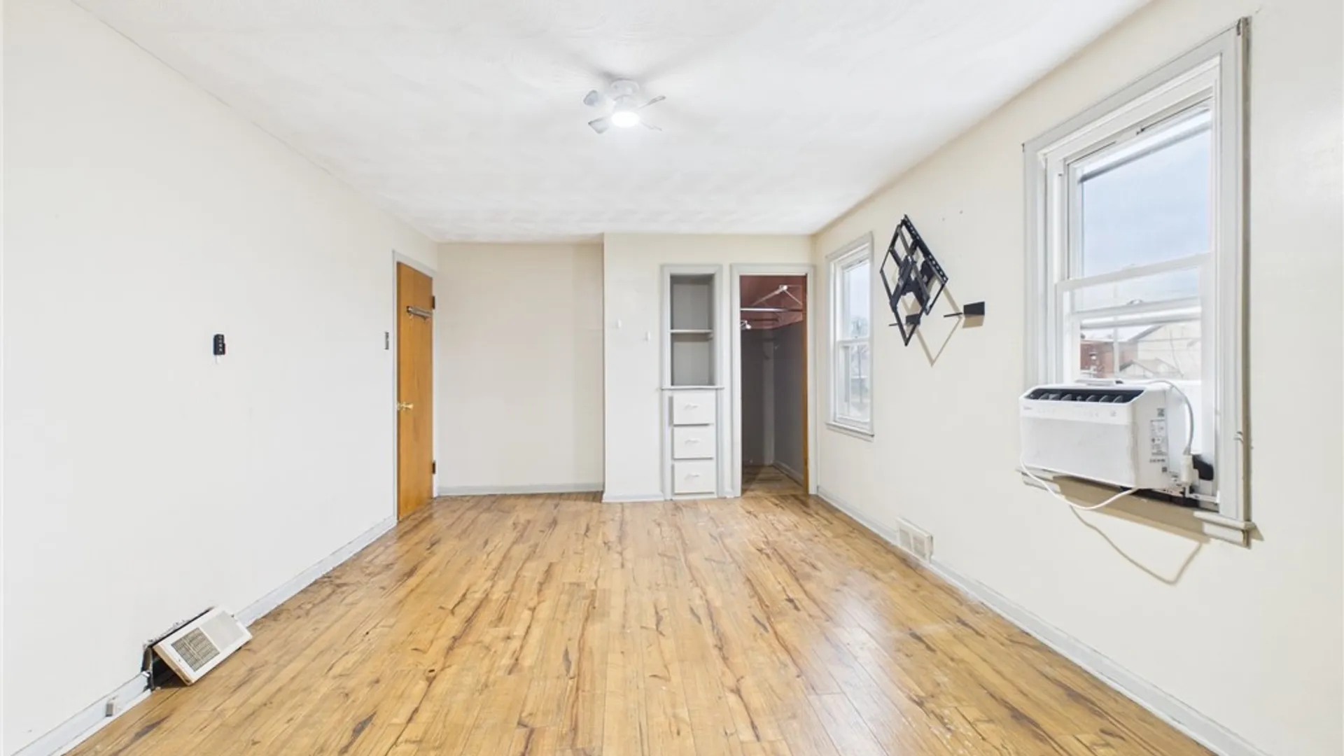 Property at 2733 Independence Avenue, Niagara Falls, NY 14301 16