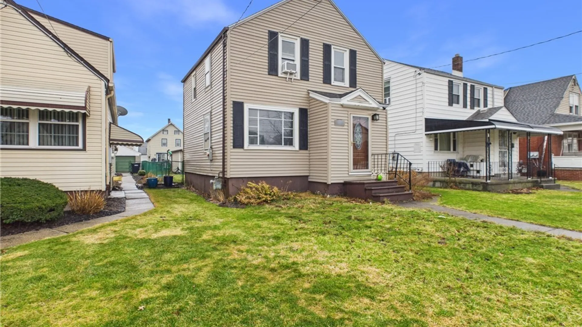 Property at 2733 Independence Avenue, Niagara Falls, NY 14301 3