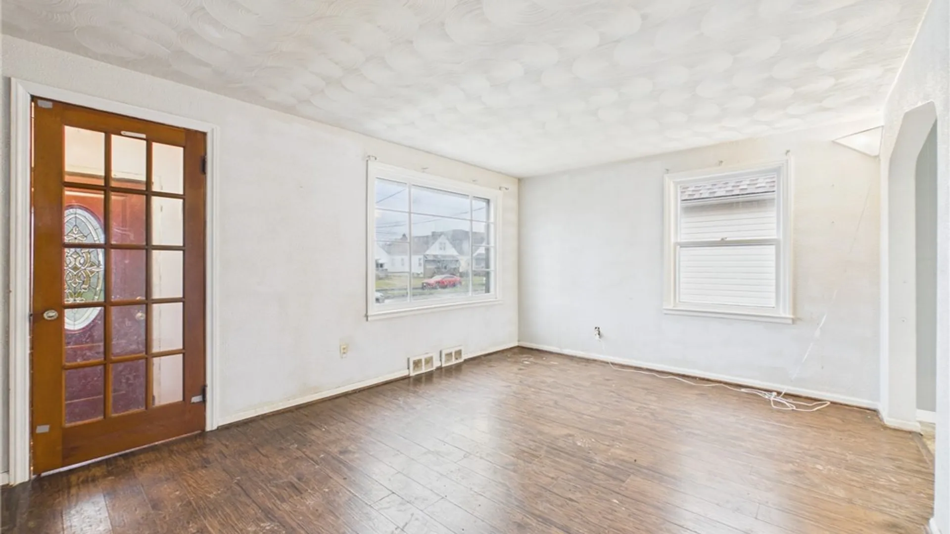 Property at 2733 Independence Avenue, Niagara Falls, NY 14301 5