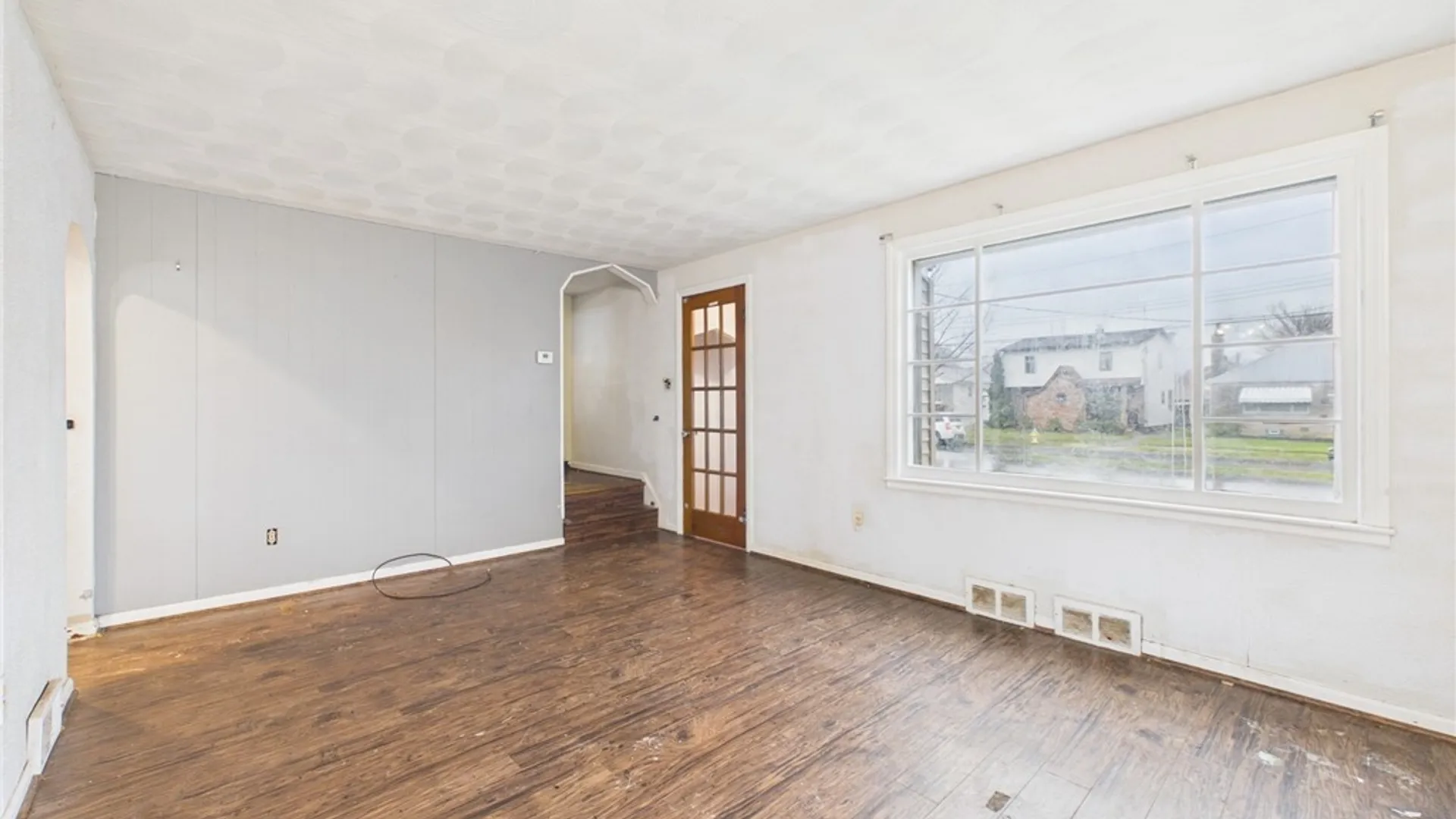 Property at 2733 Independence Avenue, Niagara Falls, NY 14301 6