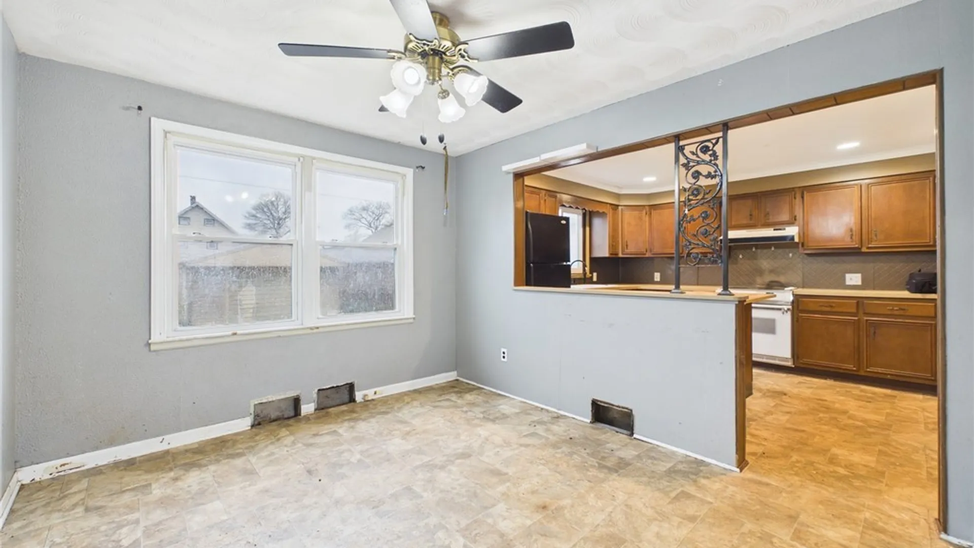 Property at 2733 Independence Avenue, Niagara Falls, NY 14301 8