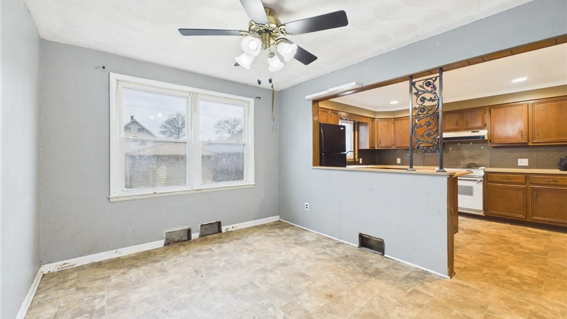 Property at 2733 Independence Avenue, Niagara Falls, NY 14301 9