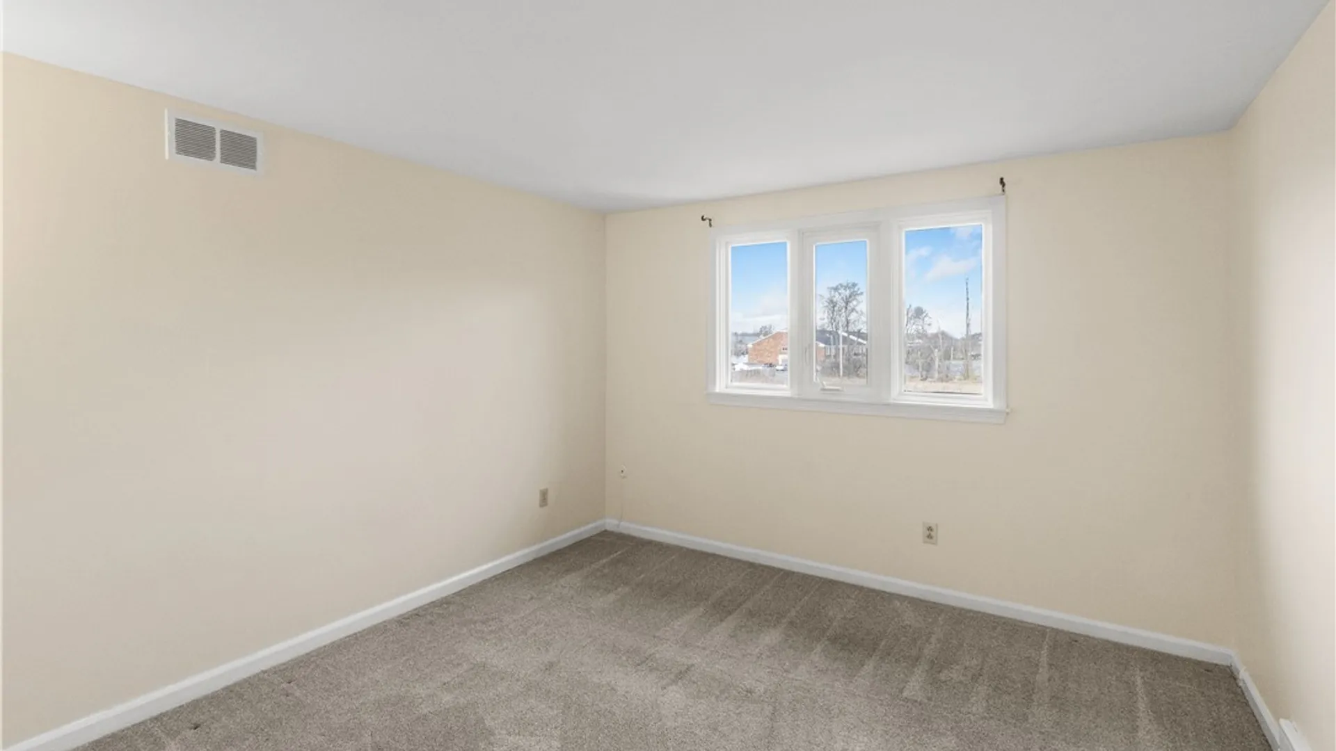 Property at 61d Georgian Lane, Amherst, NY 14221 20