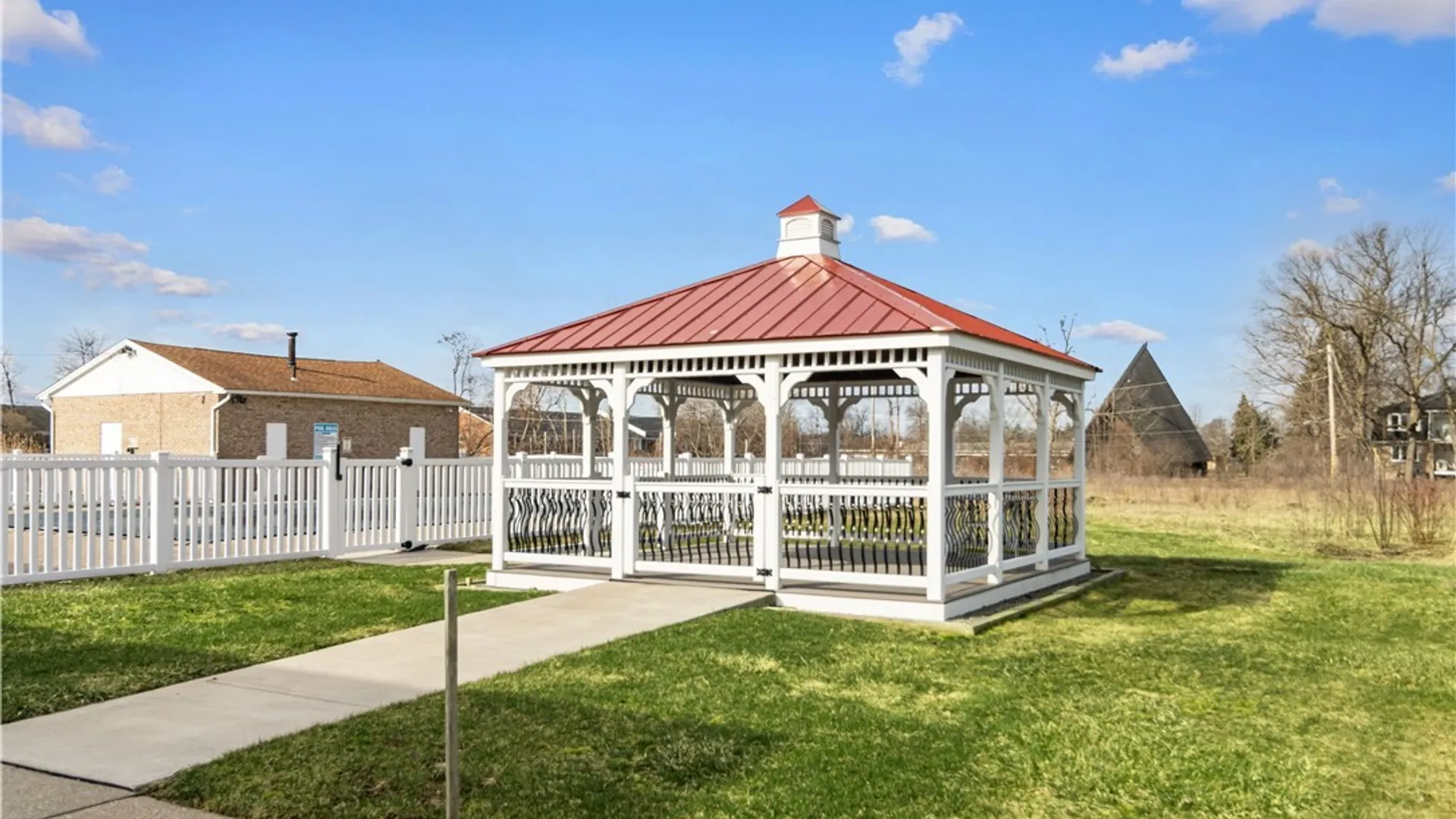 Property at 61d Georgian Lane, Amherst, NY 14221 5