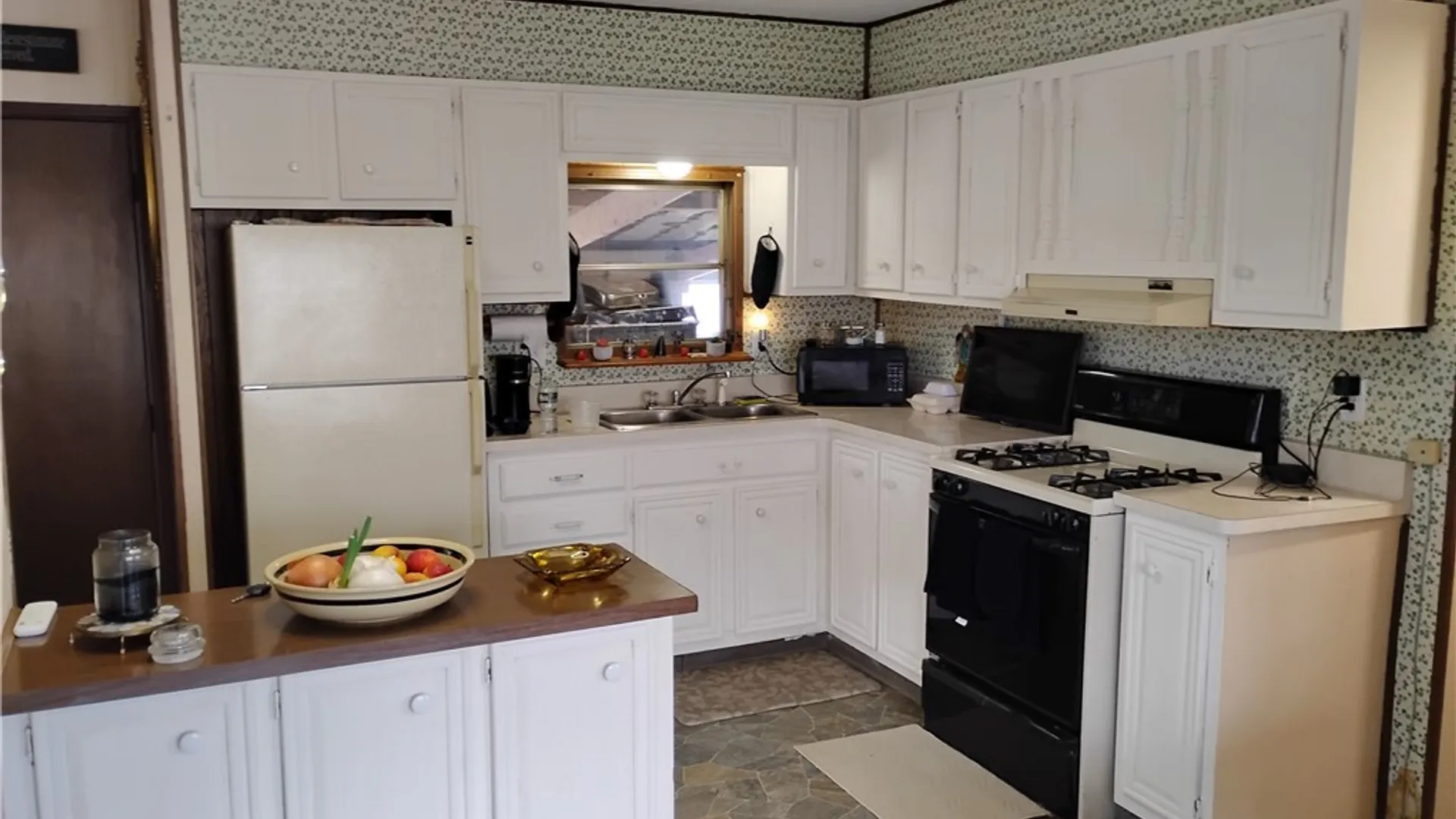 Property at 53 Carefree Lane, Cheektowaga, NY 14227 10