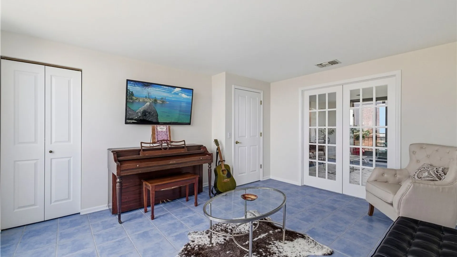 Property at 801 Admirals Walk Circle, Buffalo, NY 14202 11