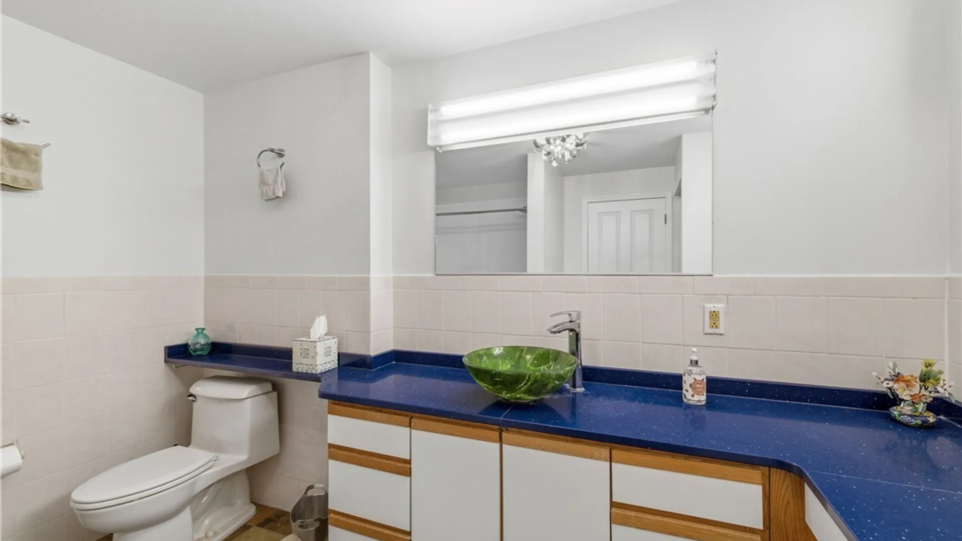 Property at 801 Admirals Walk Circle, Buffalo, NY 14202 12