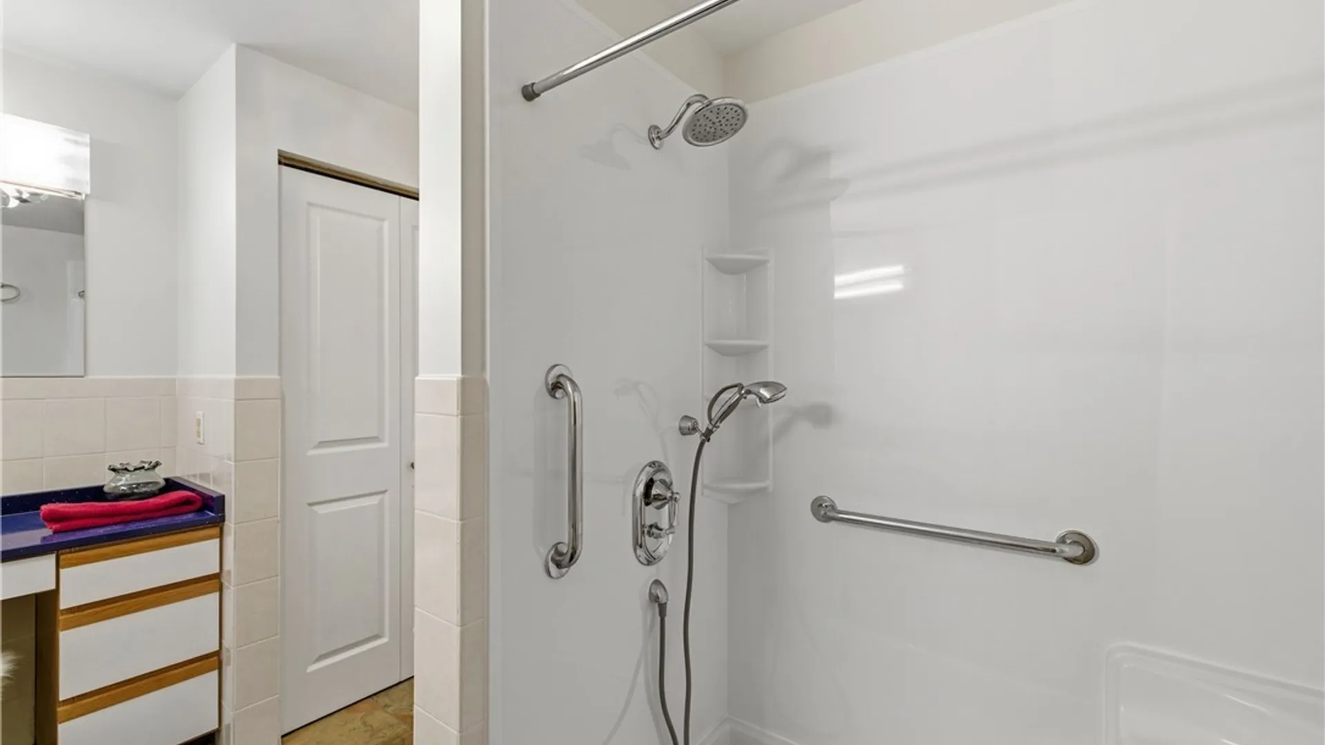 Property at 801 Admirals Walk Circle, Buffalo, NY 14202 13