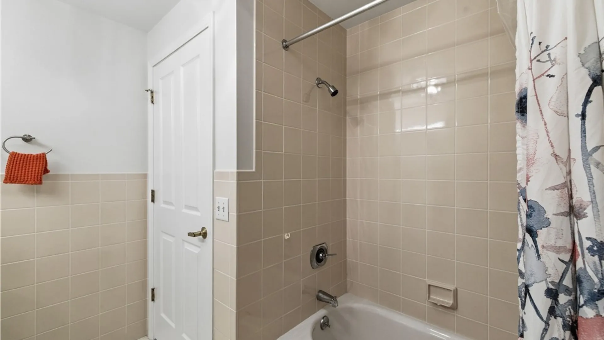 Property at 801 Admirals Walk Circle, Buffalo, NY 14202 15