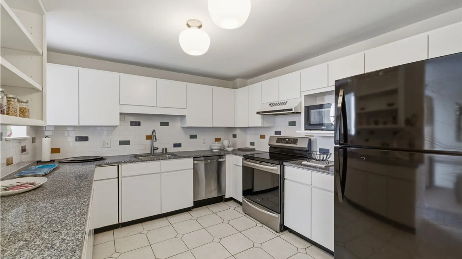 Property at 801 Admirals Walk Circle, Buffalo, NY 14202 20