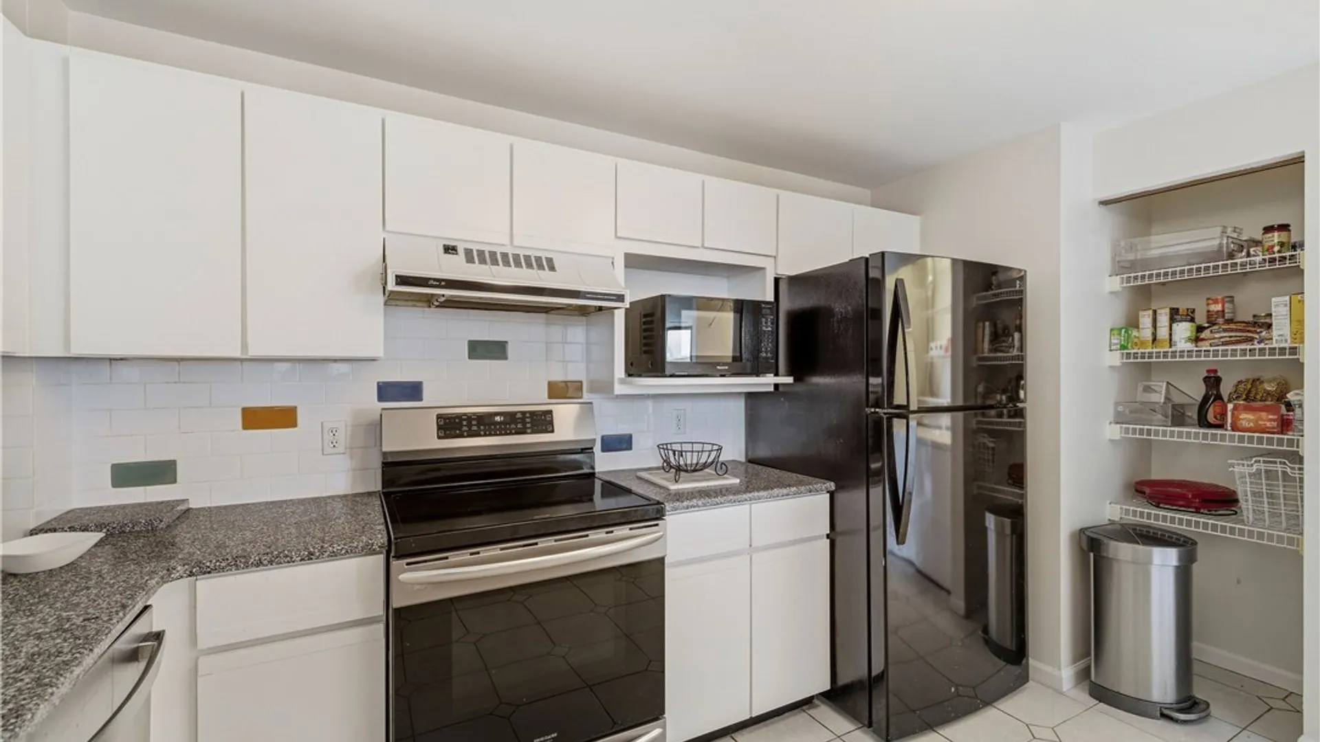 Property at 801 Admirals Walk Circle, Buffalo, NY 14202 22