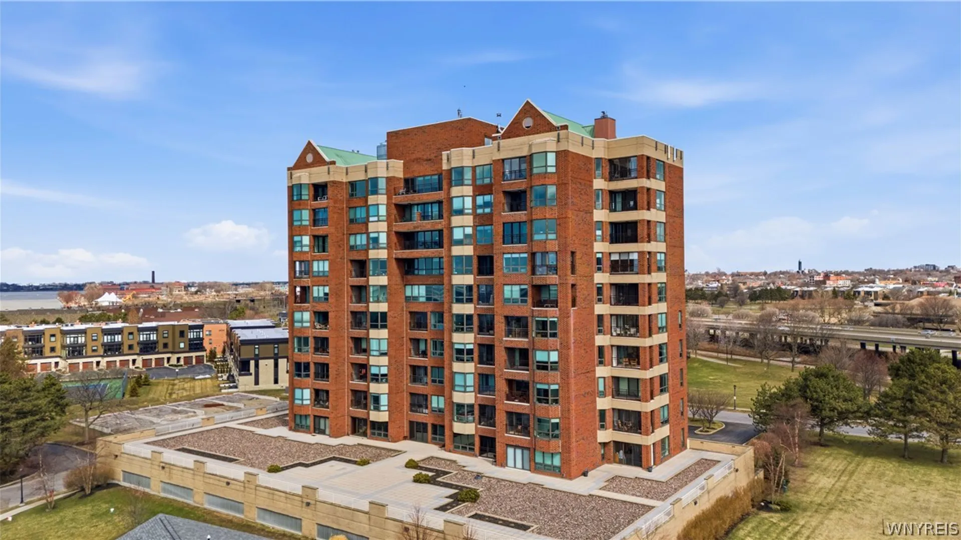 Property at 801 Admirals Walk Circle, Buffalo, NY 14202 26