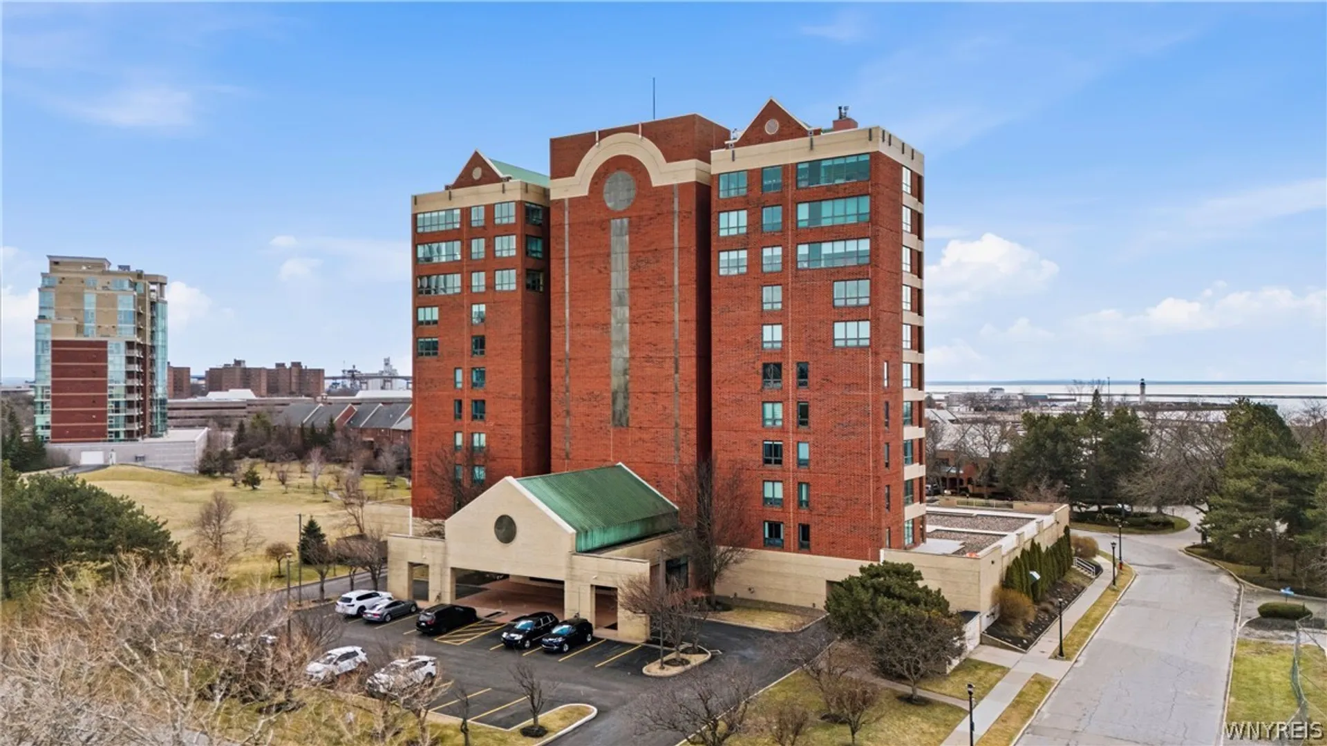 Property at 801 Admirals Walk Circle, Buffalo, NY 14202 28