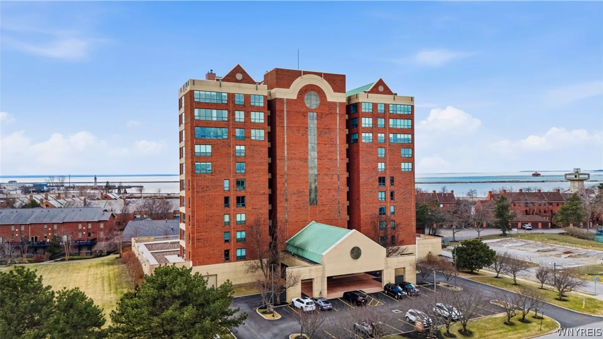 Property at 801 Admirals Walk Circle, Buffalo, NY 14202 32