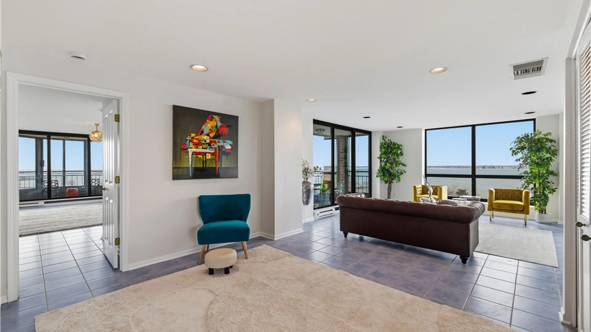 Property at 801 Admirals Walk Circle, Buffalo, NY 14202 5