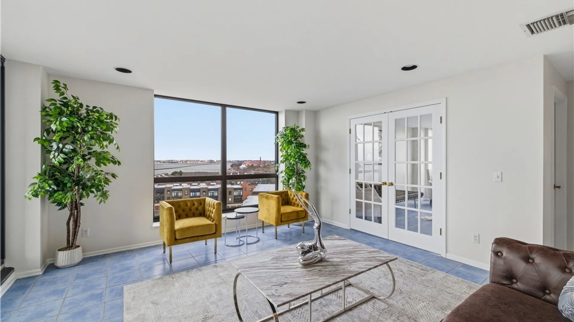 Property at 801 Admirals Walk Circle, Buffalo, NY 14202 8