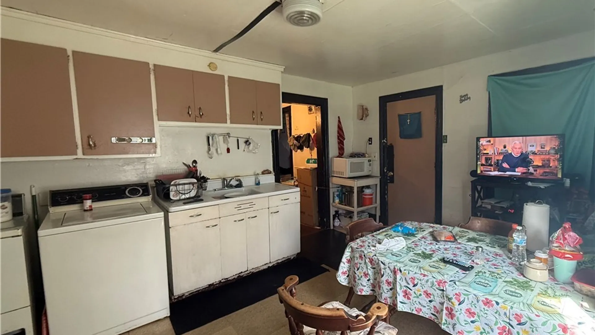 Property at 285 Chapel Street, Lockport City, NY 14094 3