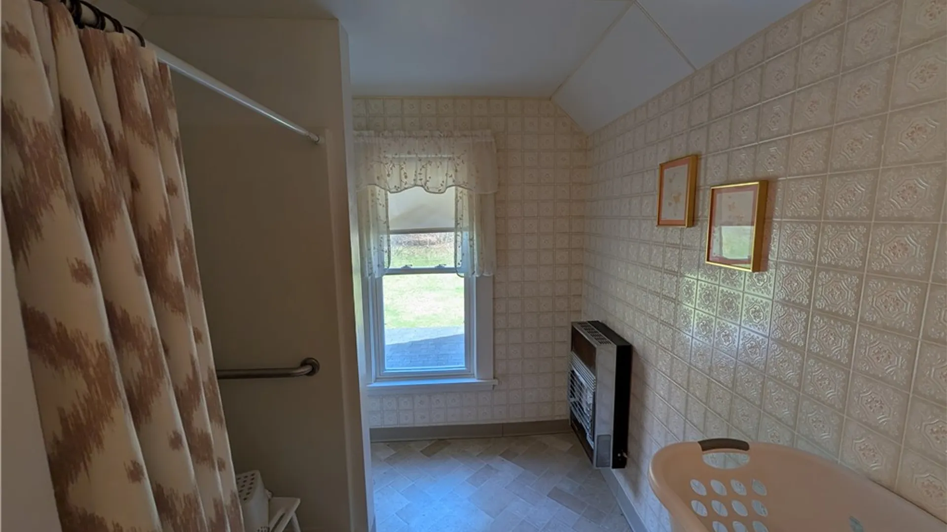 Property at 124 Clarence Street, Bradford City, PA 16701 25