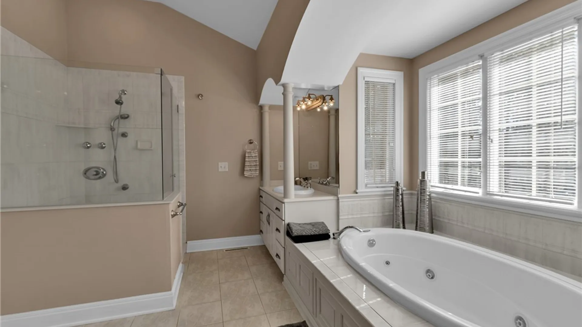 Property at 5027 Rockledge Drive, Clarence, NY 14031 36