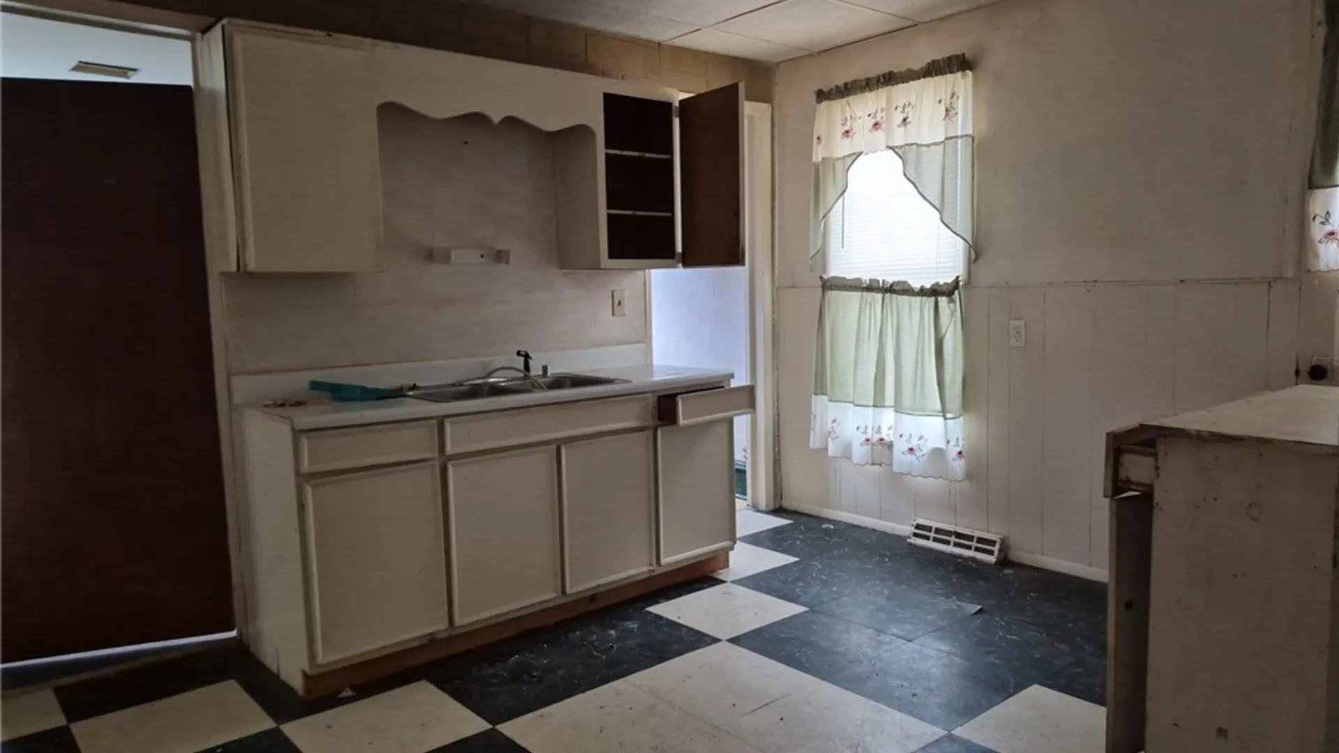 Property at 10 Terrace Place, Jamestown, NY 14701 5