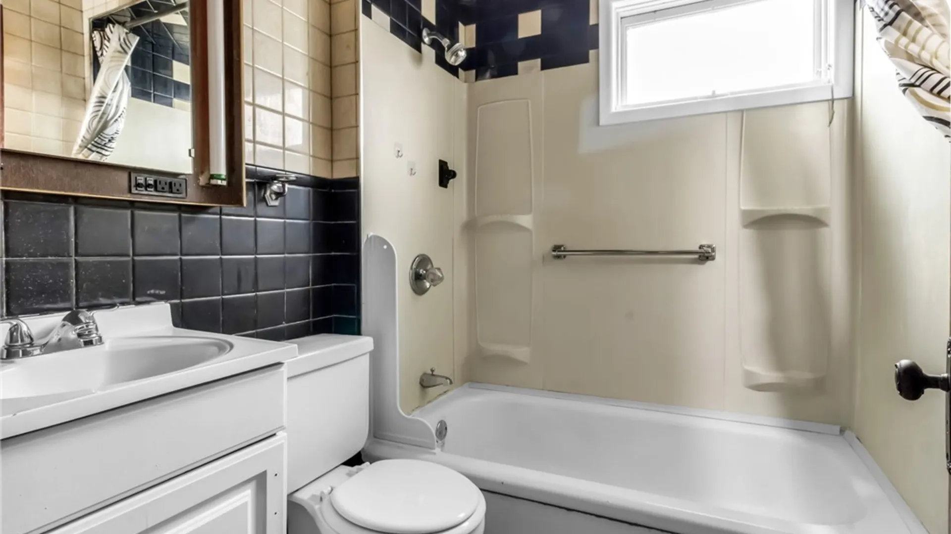 Property at 99 Henrietta Avenue, Buffalo, NY 14207 25