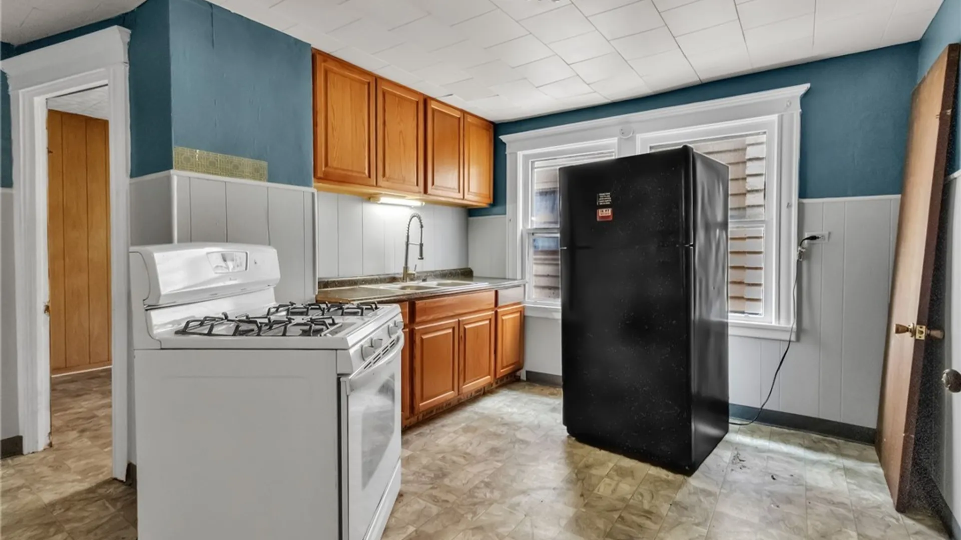 Property at 99 Henrietta Avenue, Buffalo, NY 14207 9