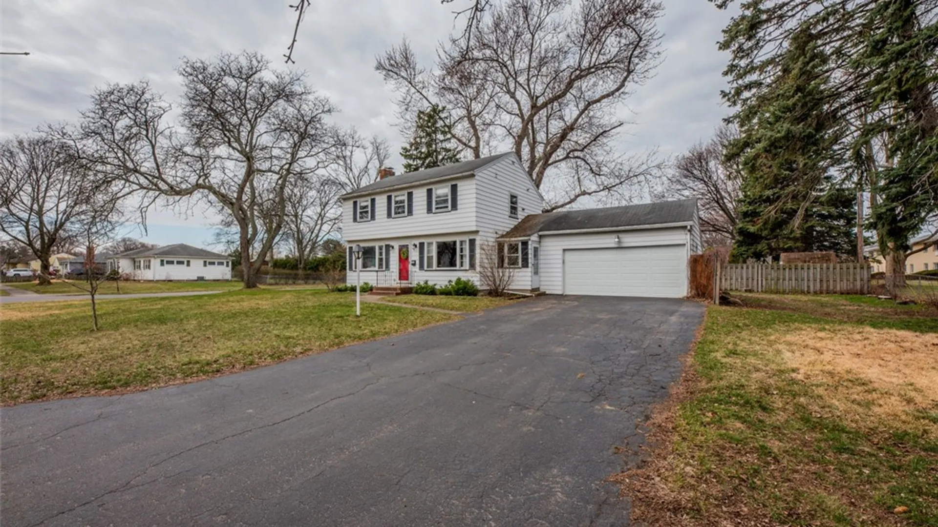 Property at 556 Wimbledon Road, Irondequoit, NY 14617 4